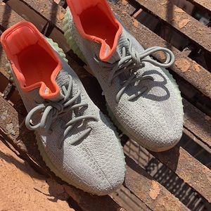 Yeezy boost 350 V2 desert sage